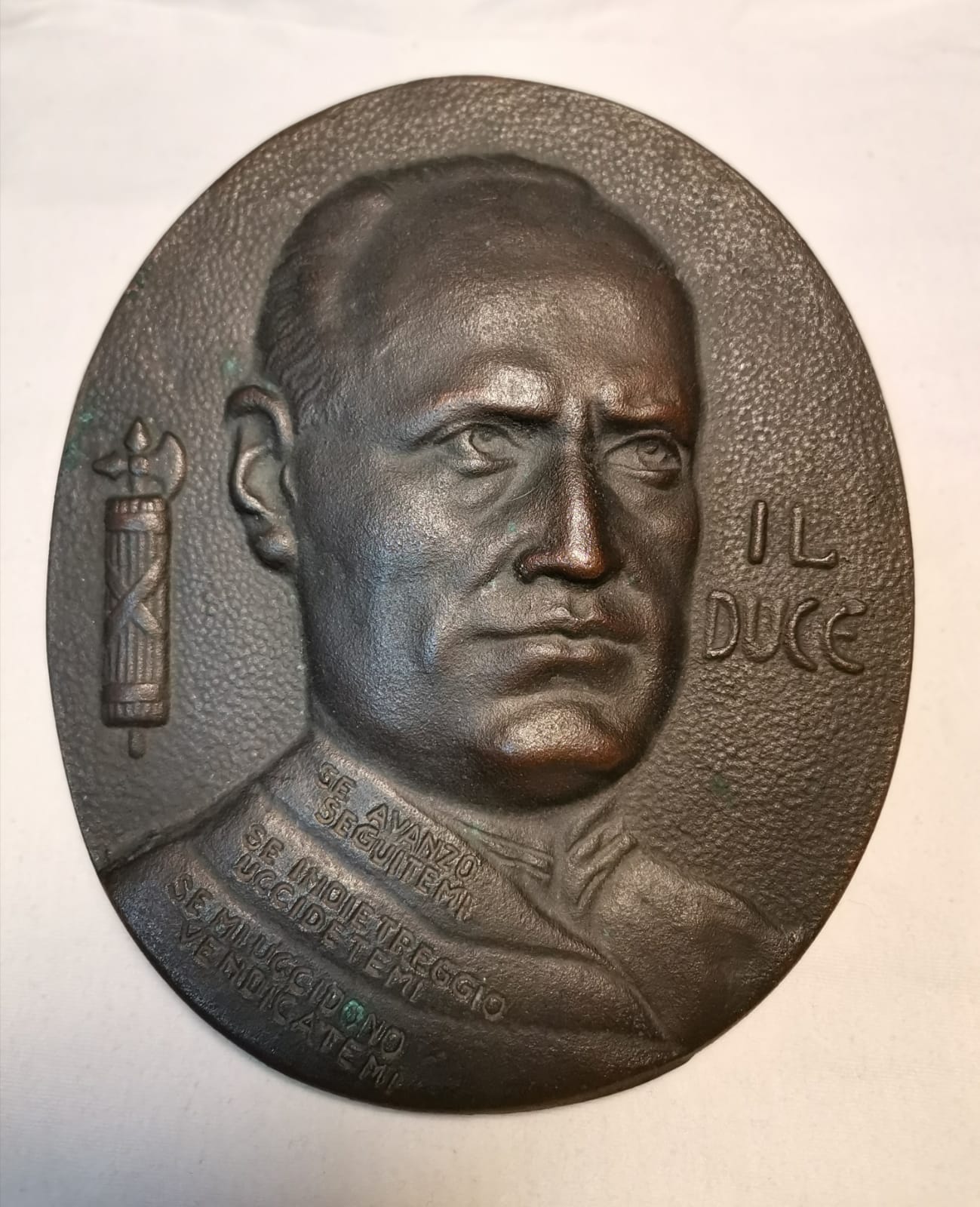 IMPORTANTE SCULTURA VIRILE IN BRONZO DI BENITO MUSSOLINI A FIRMA VINCENZO  CATTÒ – Arte Proibita